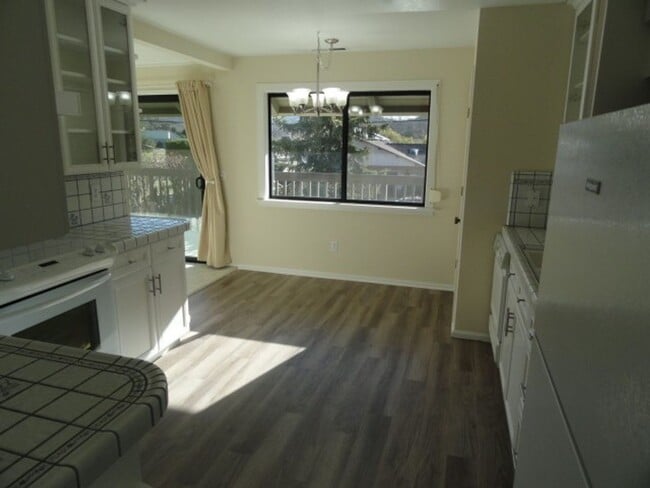 Building Photo - Carmel Valley Condo