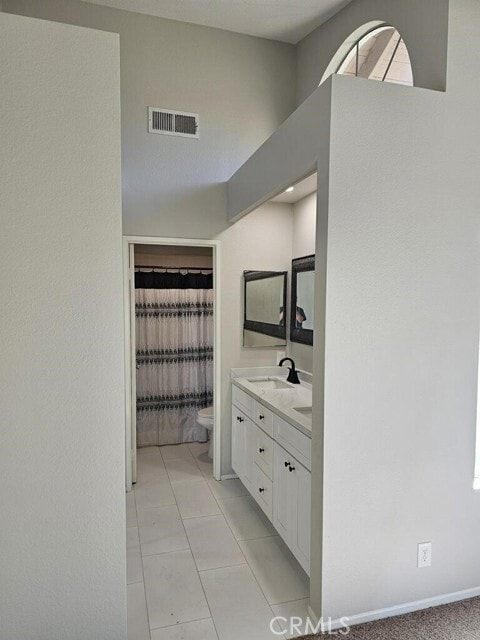 Building Photo - 6053 E Hackamore Ln