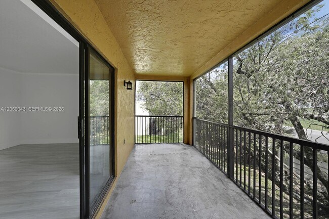 Building Photo - 185 Lakeview Dr