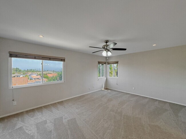 Building Photo - Spacious 4B/3BA Rancho Bernardo Home with ...