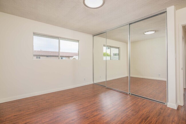 Building Photo - 329 Orizaba Ave