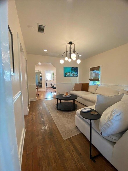 Building Photo - 1858 Fern Palm Dr