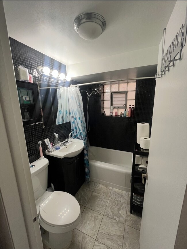 Building Photo - 5737 N Elston Ave