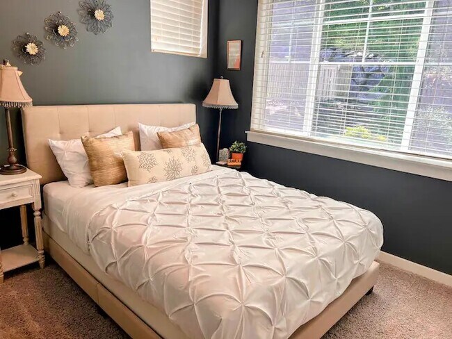 Building Photo - 9105 Merritt Ave SE