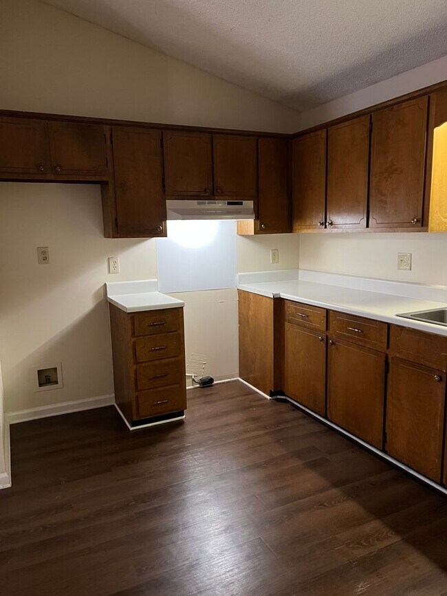 Building Photo - 105 Gala Ct
