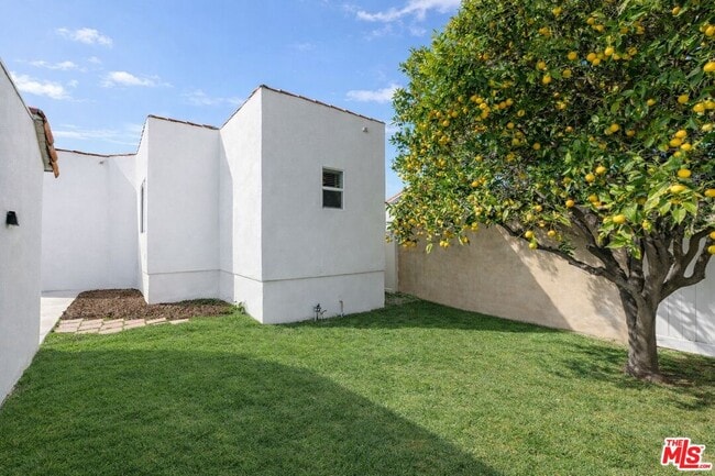 Building Photo - 2214 Benecia Ave