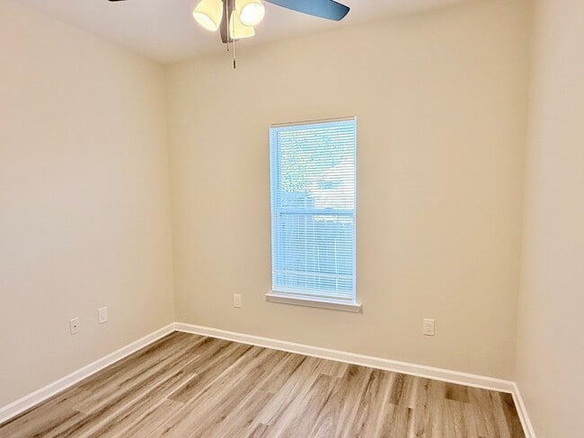 Building Photo - Modern 2-Bedroom Duplex