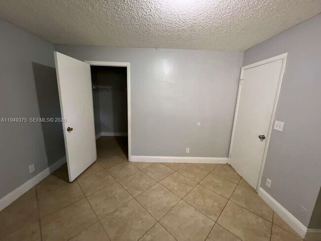 Building Photo - 9999 Summerbreeze Dr