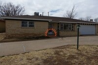 Building Photo - Spacious 3 bedrooms 2 bath family home.
