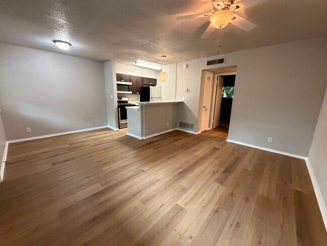 Building Photo - 1bed/1bath condo in 78704