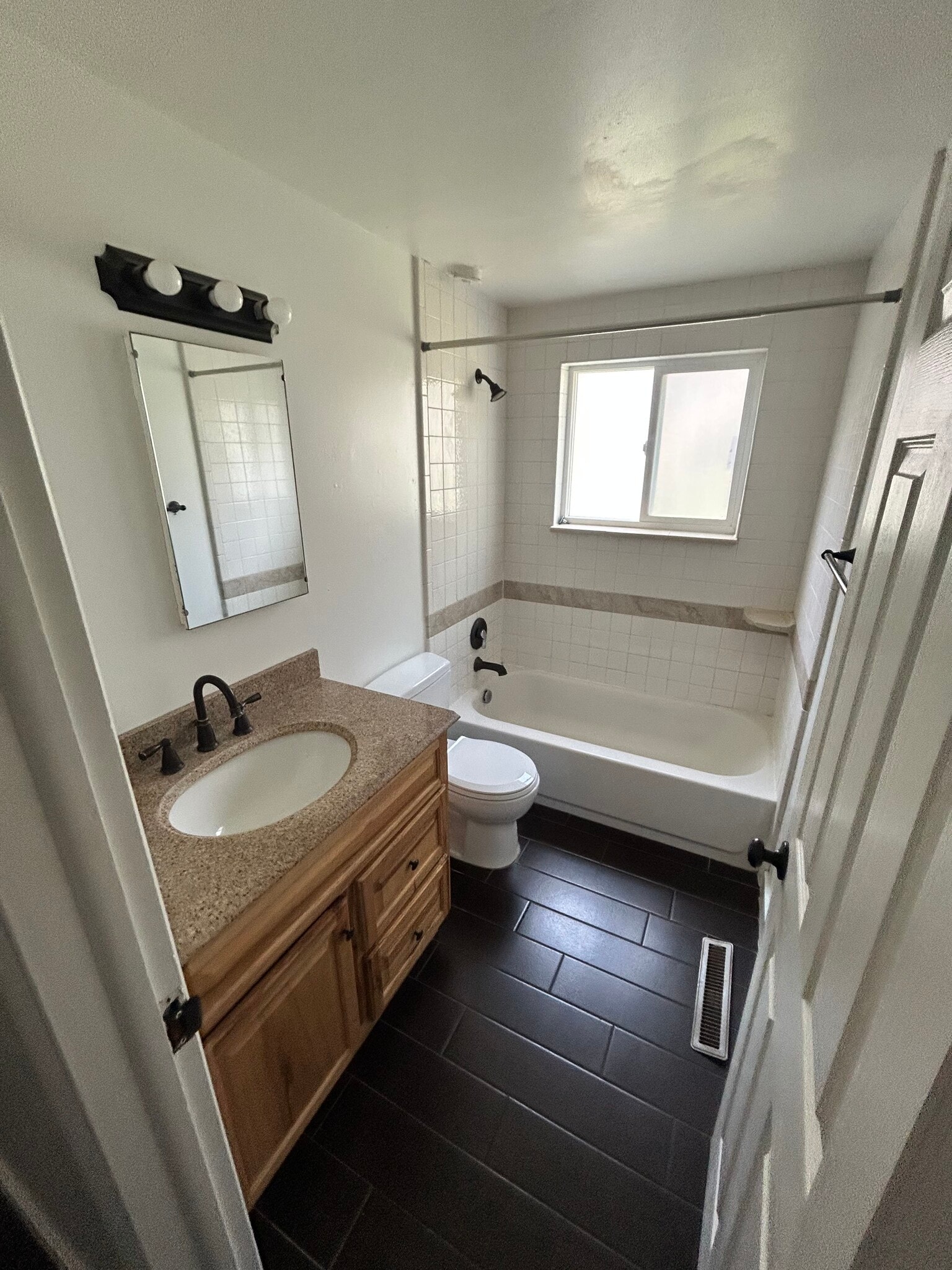 Building Photo - 181 E 1000 N