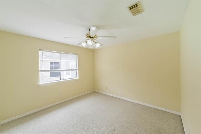 Building Photo - 1706 Galleon Oaks Dr