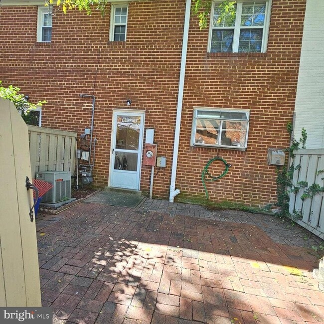 Building Photo - 3727 Ingalls Ave