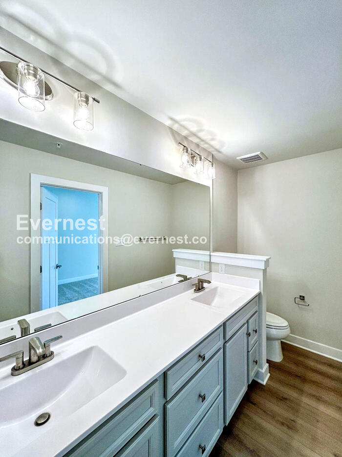 Building Photo - 12112 Calgary Lp