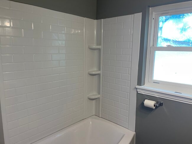 Building Photo - 465 Laurina St
