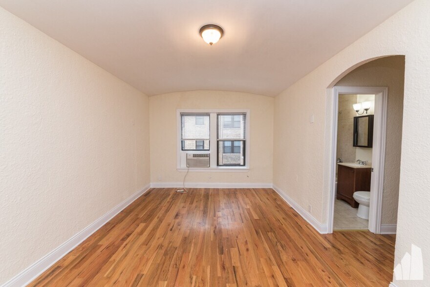 Primary Photo - 563 W Arlington Pl