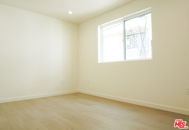 Building Photo - 1515 S Hayworth Ave