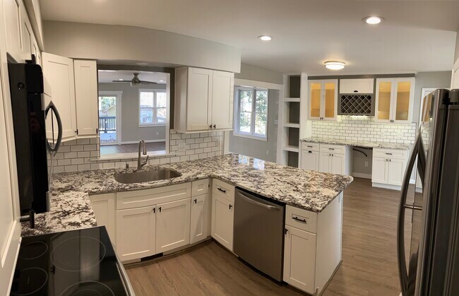 Building Photo - 1124 Theresa Ct