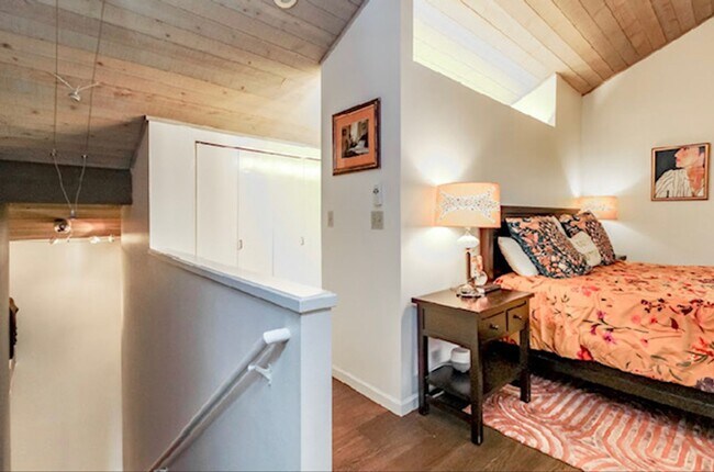Building Photo - Desiree Condominiums ~ Queen Anne