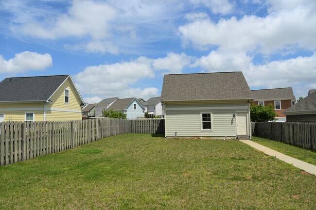 Building Photo - Beautiful, Spacious 4 bedroom 3 bath home ...