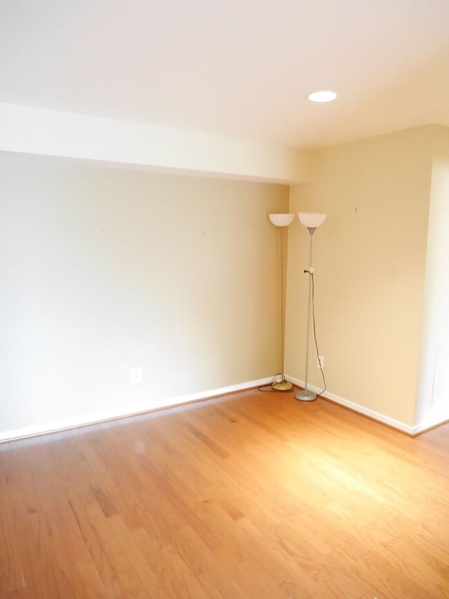 Building Photo - Beautiful 2 Bedroom Condo with a Loft- PRIME LOCATION!!