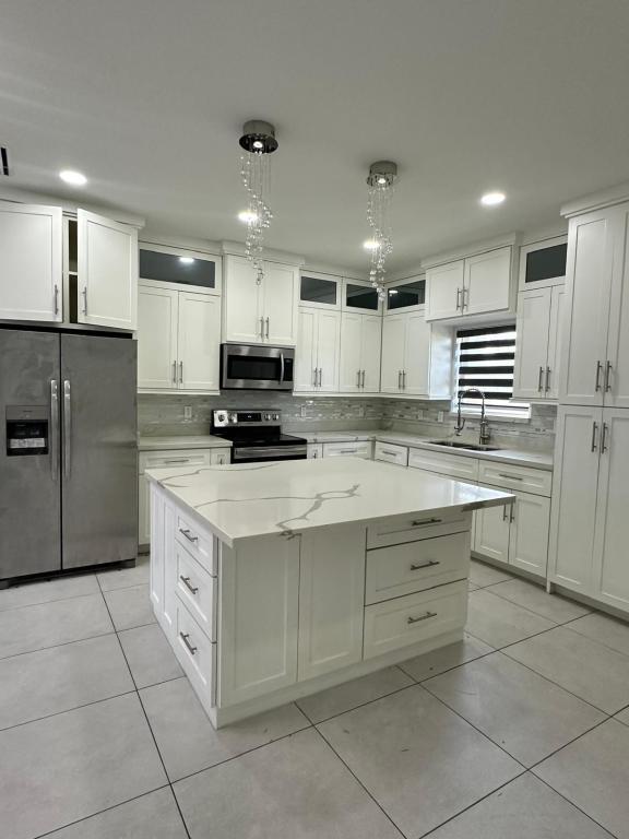 Building Photo - 1822 Sunset Dr