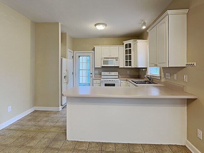 Building Photo - 304 Rose Petal Run