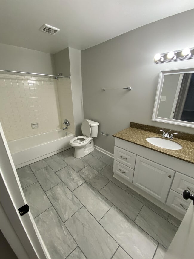 Building Photo - 1913 16th Ave S