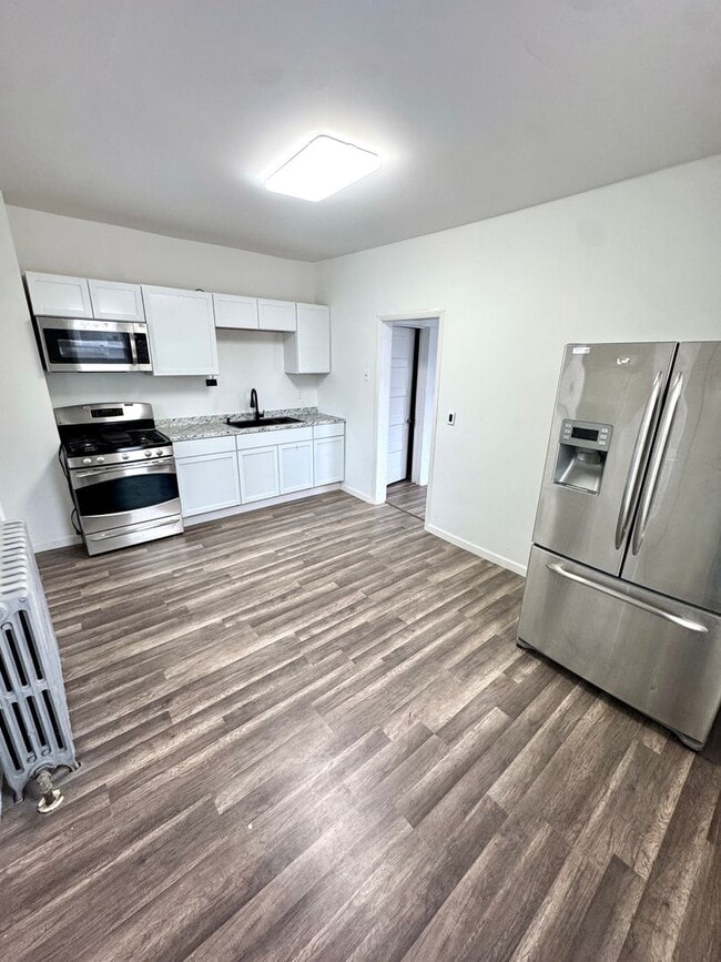 Building Photo - THREE BEDROOM IN WEST BETHLHEM