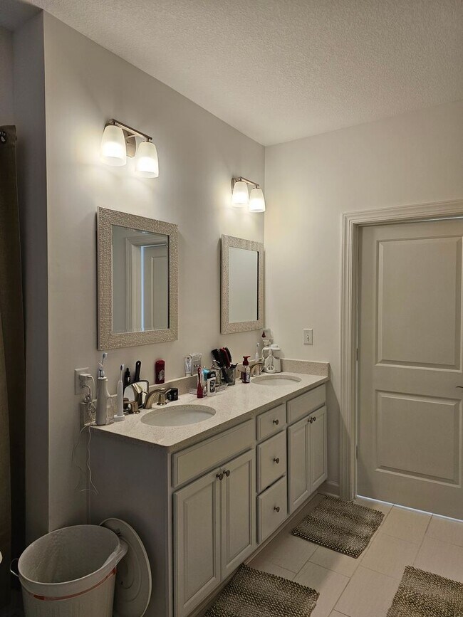 Building Photo - 1949 Bexley Ln