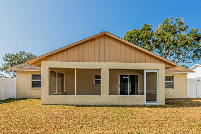 Building Photo - 5102 25th Ave Dr E