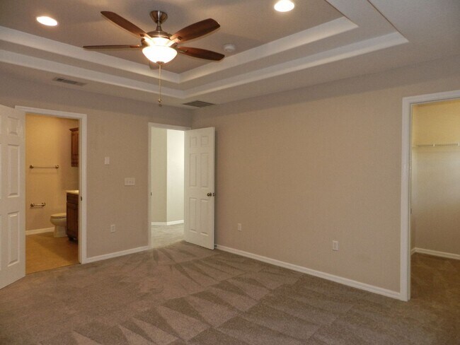 Building Photo - 10837 Kensington Park Ave
