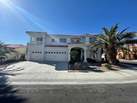 Building Photo - Gorgeous 5 BR/4BA home with pool & basement!