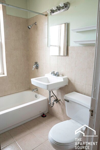 Building Photo - 2712 N Milwaukee Ave