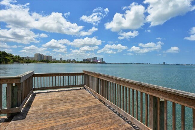 Building Photo - 1709 N Tamiami Trl