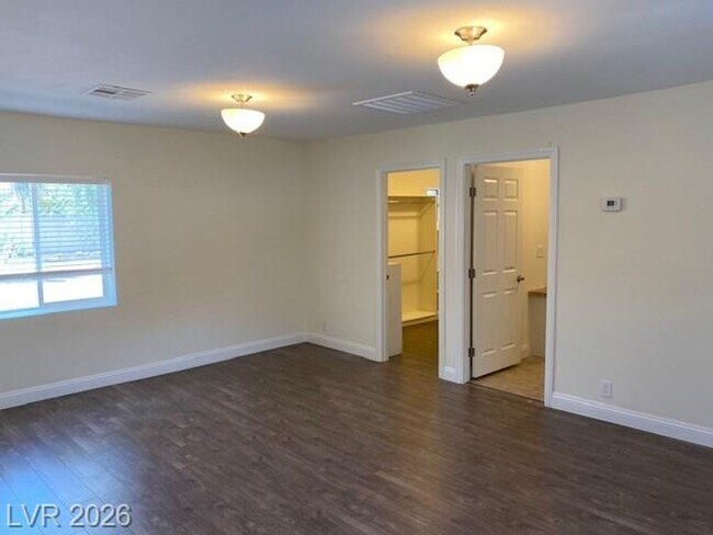 Building Photo - 2047 Westwind Rd