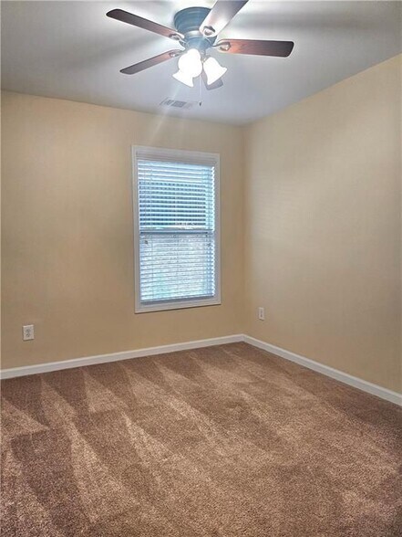 Building Photo - 2712 Beynon Ln NE