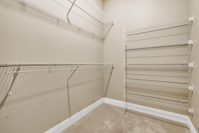 Building Photo - 6633 Dale Dr