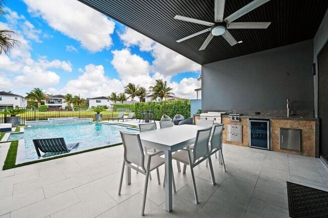 Building Photo - 8599 Tower Bridge Ct