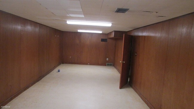 Building Photo - 3 br, 1 bath House - 8325 Briarwood Ave