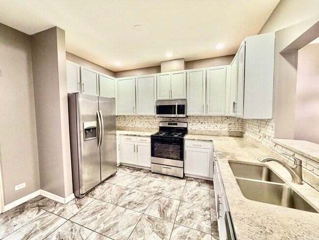 Building Photo - 2452 Daybreak Ct