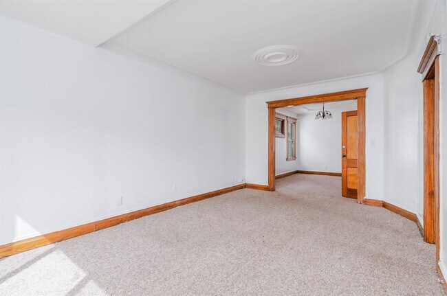 Building Photo - 142 Humphrey Ave