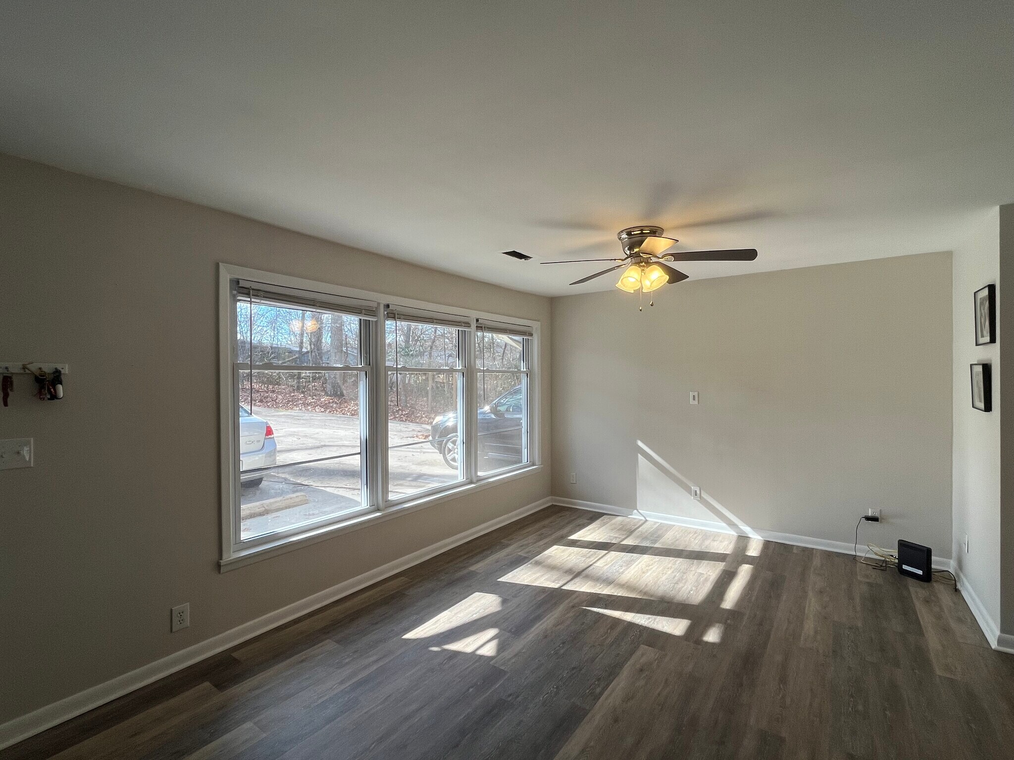 Building Photo - 575 Riverview Heights St