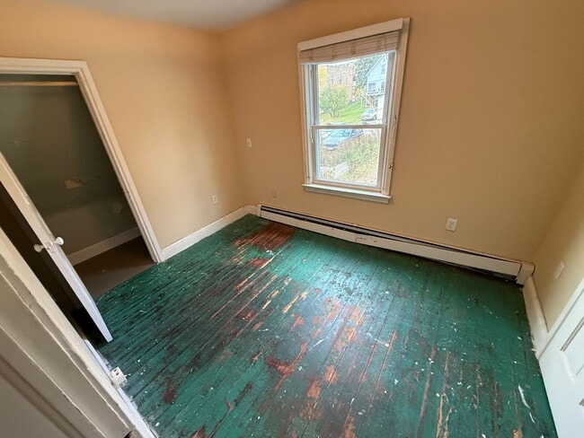 Building Photo - Duluth, MN - 4 bed - 1 Batg