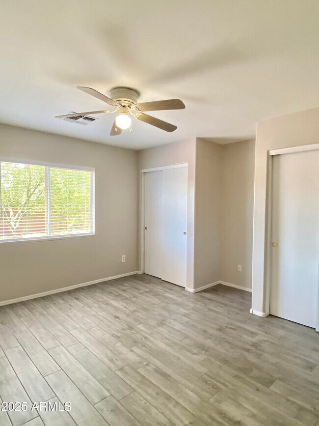 Building Photo - 11911 W Dahlia Dr