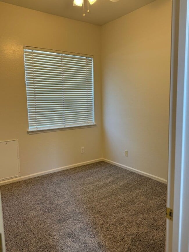 Building Photo - Flag Homes - 030