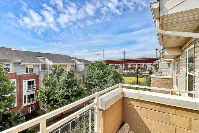 Building Photo - Spacious 2BD/2.5BA Condo in NODA!