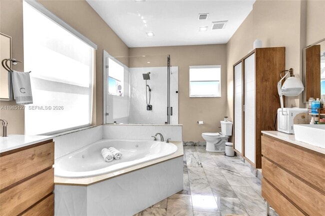 Building Photo - 4904 SW 166th Ave