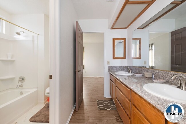 Building Photo - Stunning 4 BD | 3 Bath