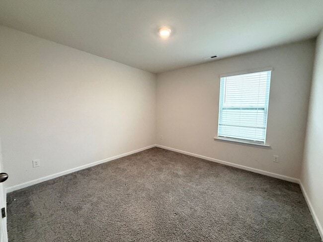 Building Photo - Spacious 5-Bedroom Home for Rent in The Falls – Modern, Comfortable, and Move-In Ready